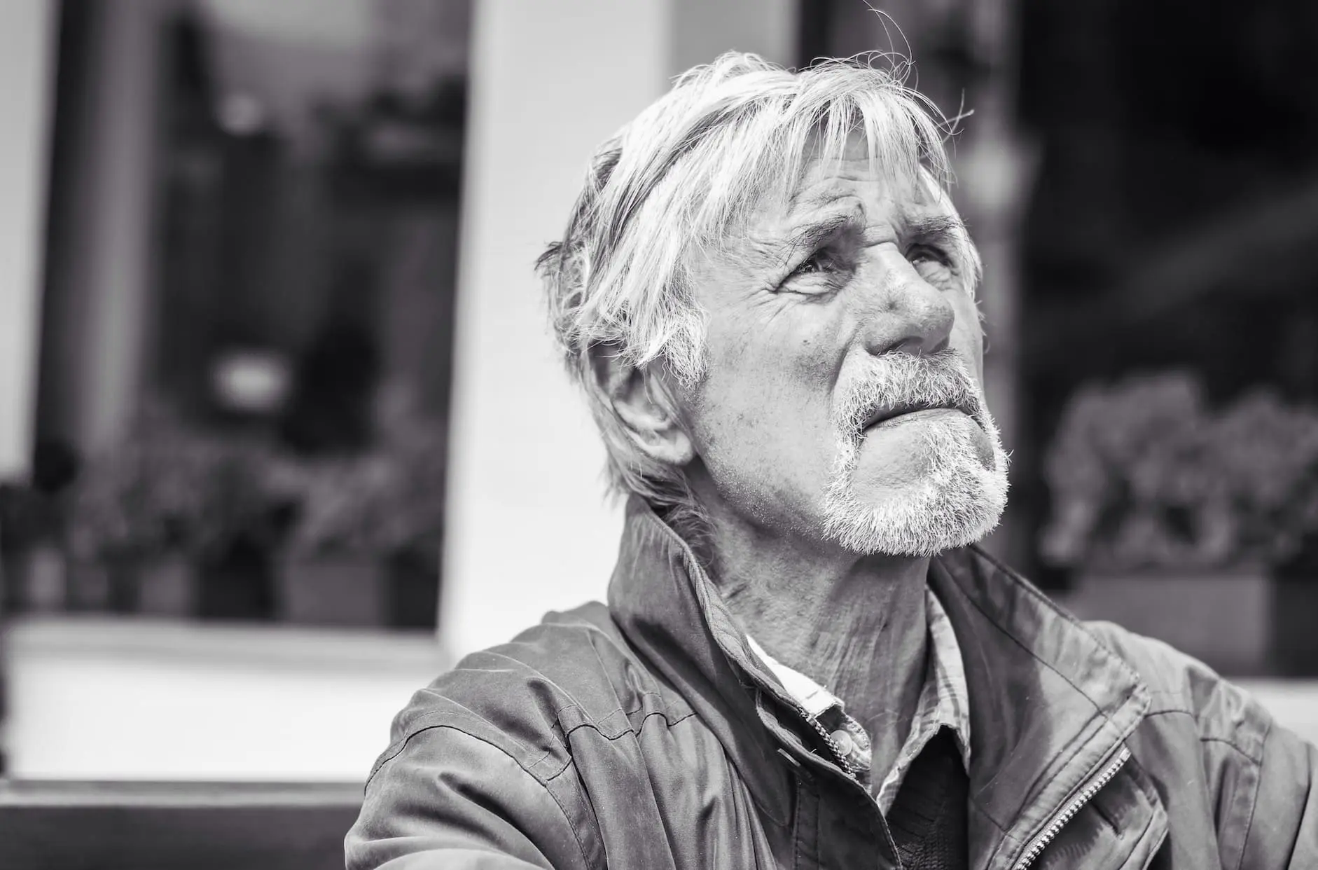 Los 50 consejos sobre la vida de un anciano de 80 años